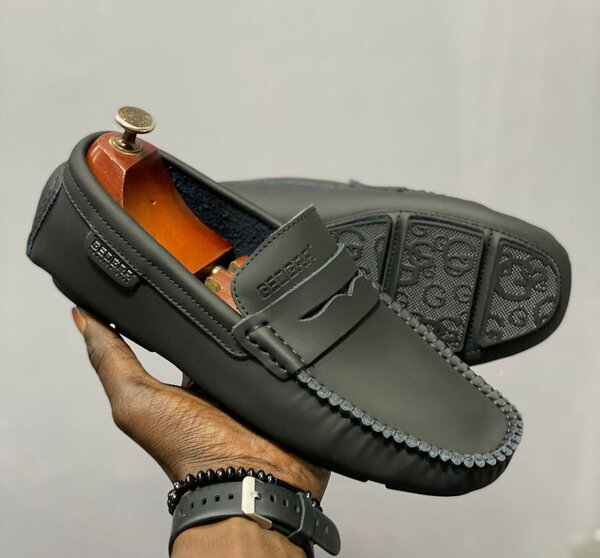 Mocassins en cuir noir élégants