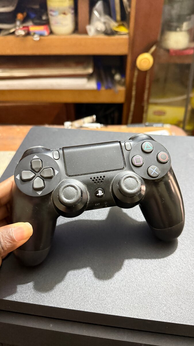 PS4 Slim crackée 1Tera