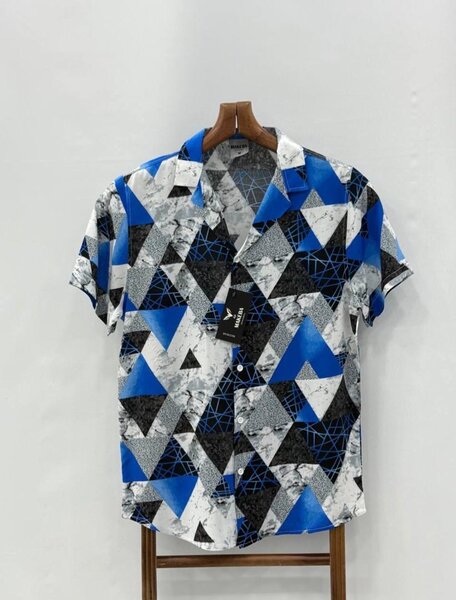 Chemise à motifs géométriques