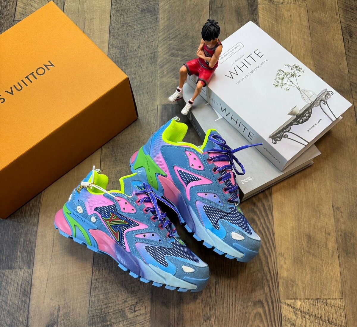 Sneakers Louis Vuitton Style