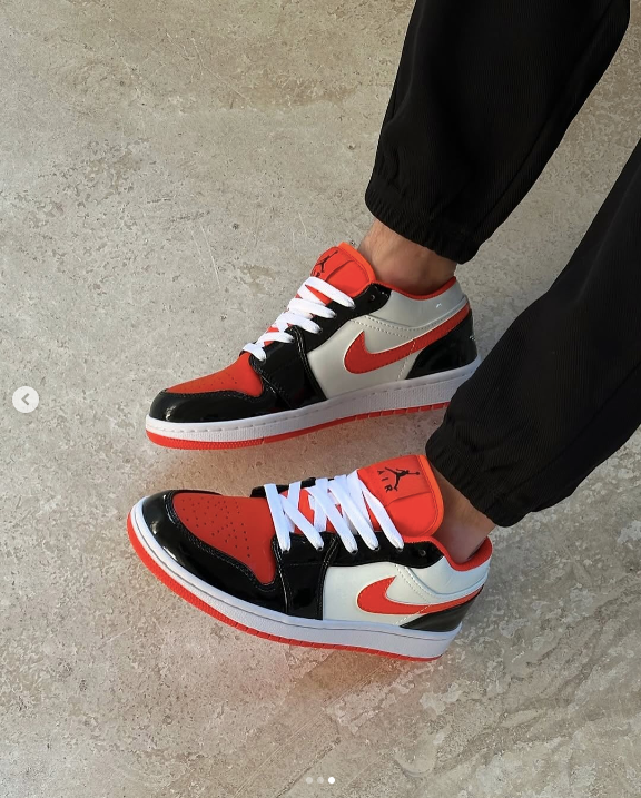 Кроссовки Nike WMNS AIR JORDAN 1 LOW белый, красный, черный