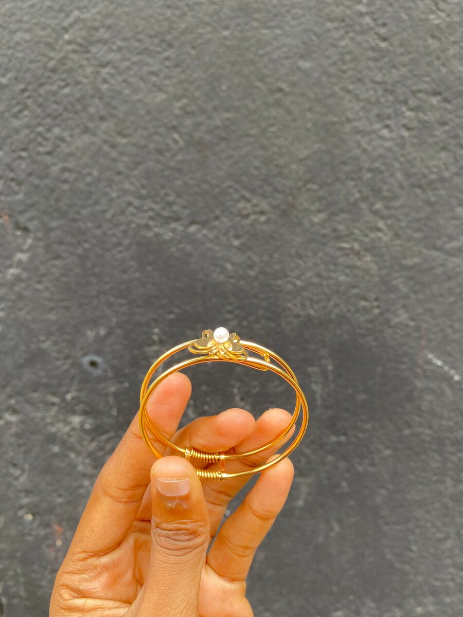 Bracelets élégants dorés