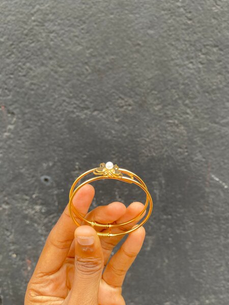 Bracelets élégants dorés