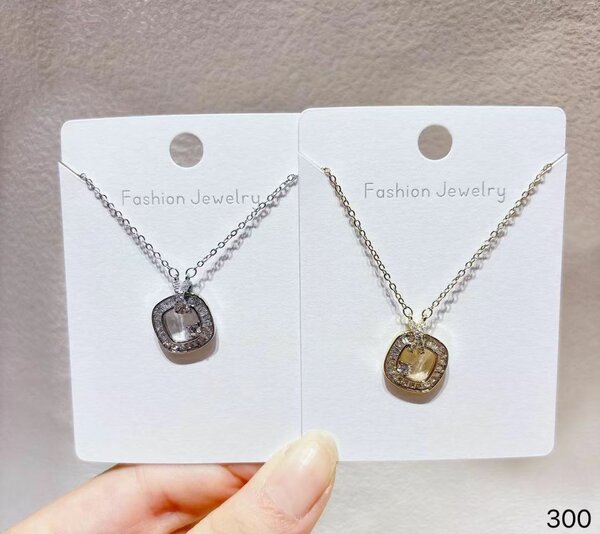 Elegant Pendant Necklaces Set