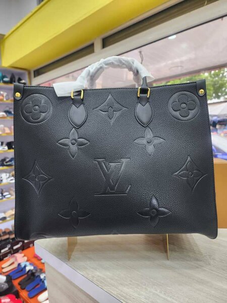 Sac à main en cuir noir élégant