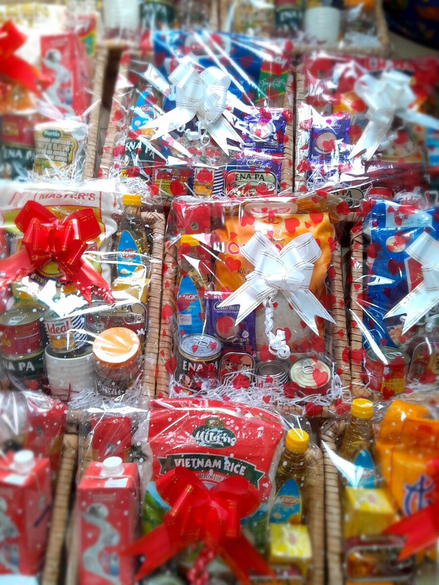 Hampers for Christmas and birthday present Corporate Hampers