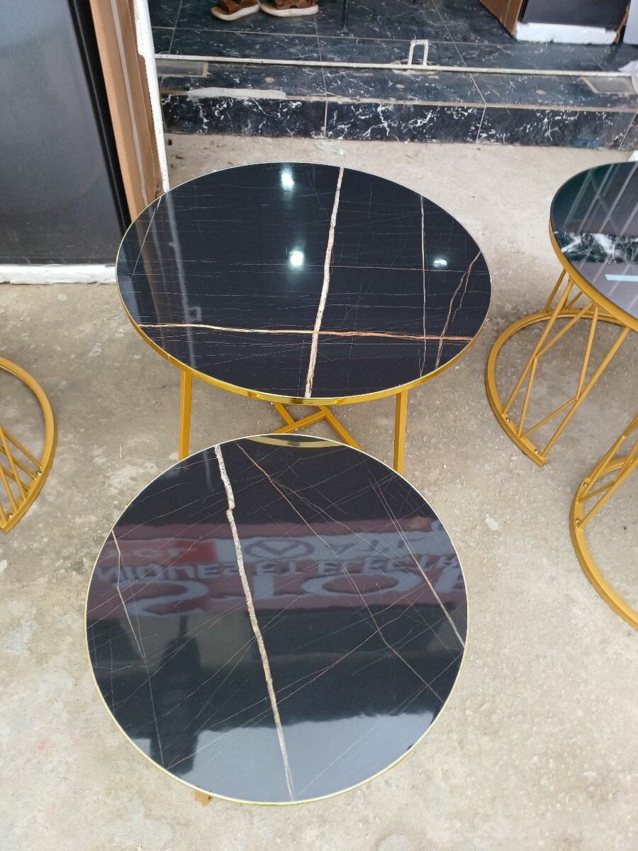 Table basse en marbre noir