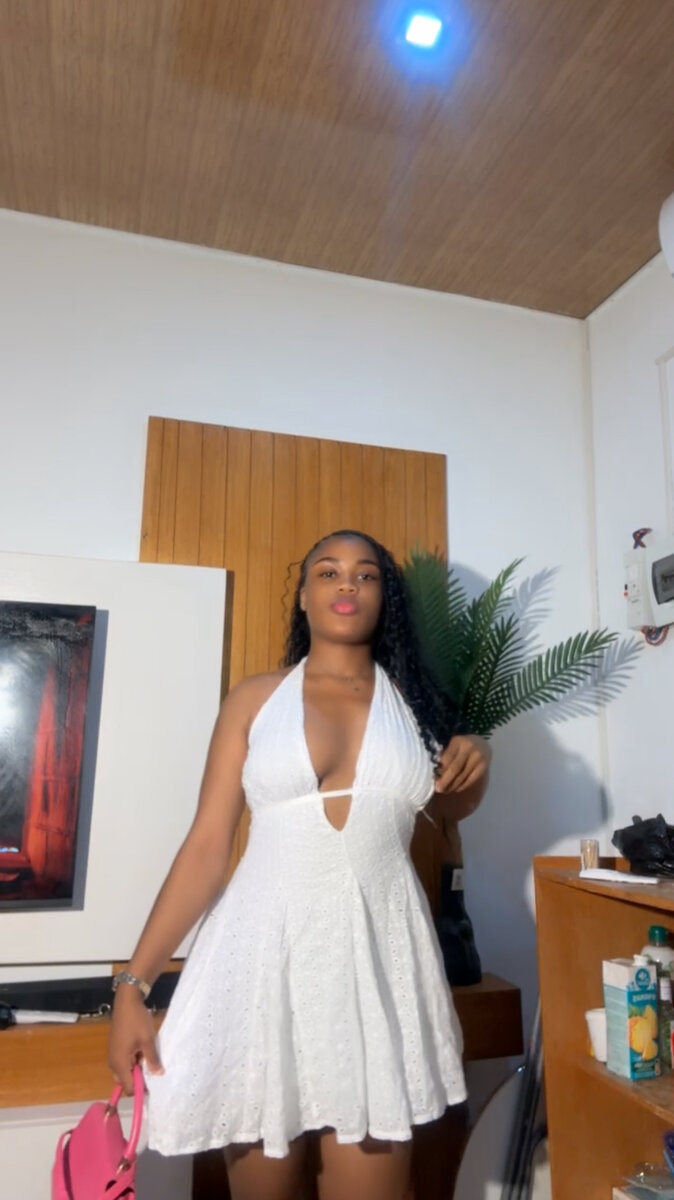 Robe d'été blanche élégante