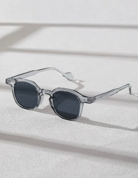 Lunettes unisexe à  monture transparente et verre fumé