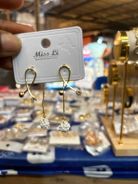 Boucles pendantes papillon dorées