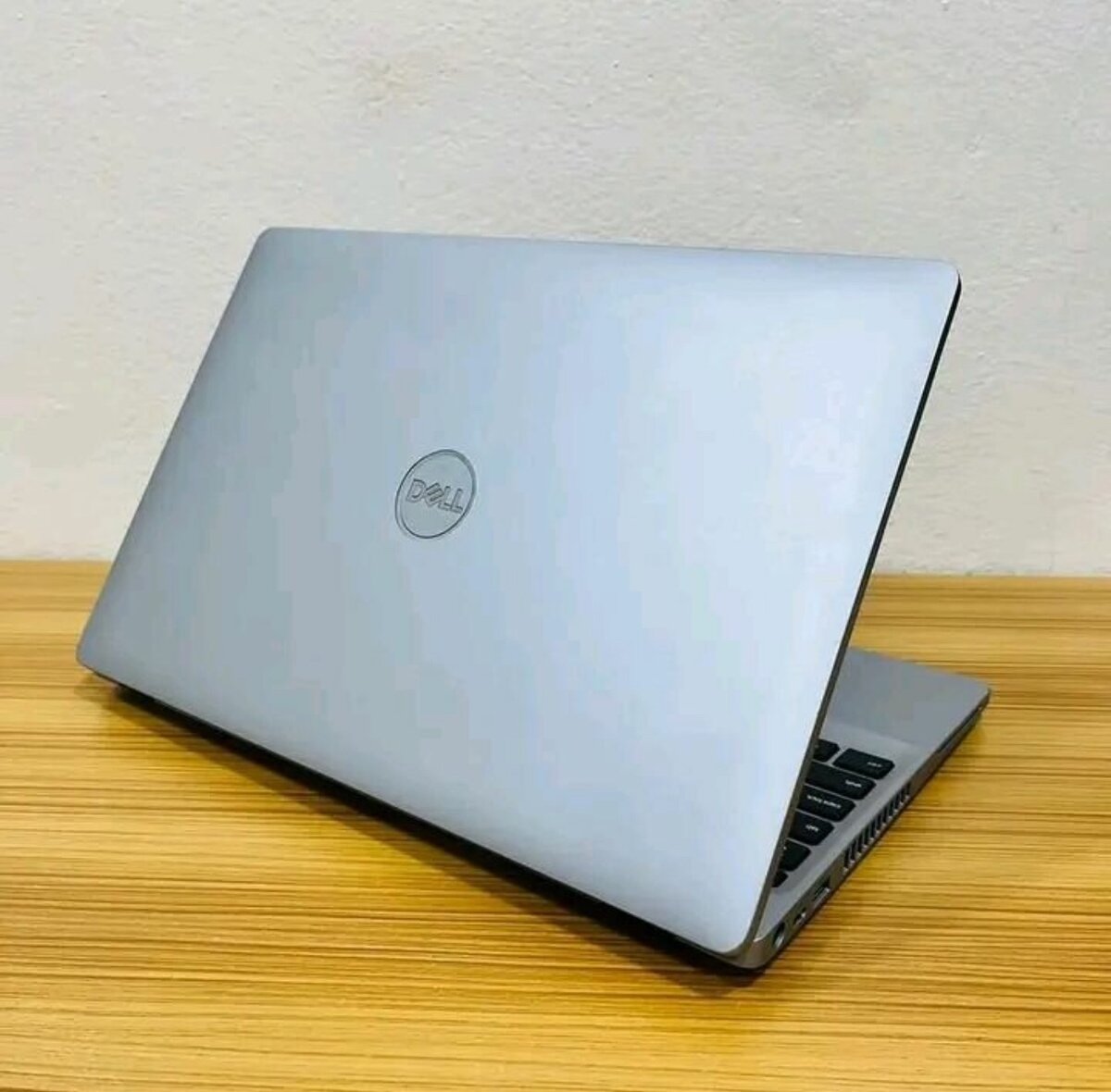 Dell Laptop Moderne 15.6"