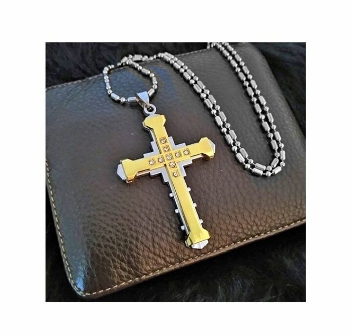 Collier croix dorée homme