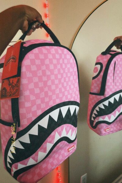 Sac à dos design requin coloré