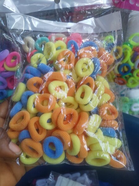 Élastiques cheveux colorés