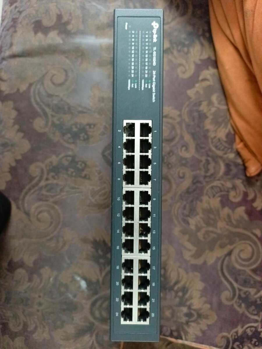 Switch réseau Ethernet 24 ports