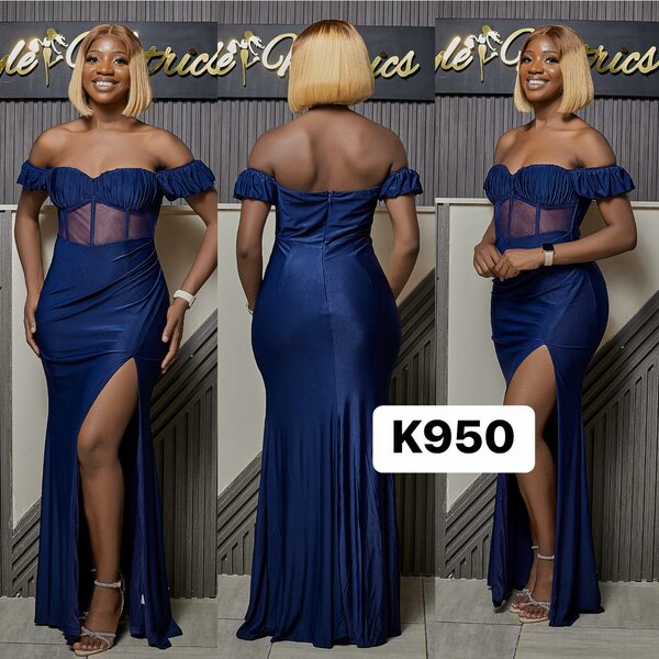 Long evening dress in blue, with open shoulders