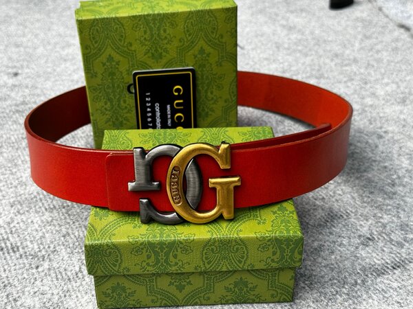 Ceinture rouge en cuir
