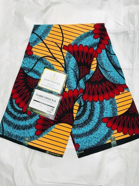 Tissu bleu jaune rouge