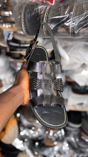 Sandales en cuir tressé