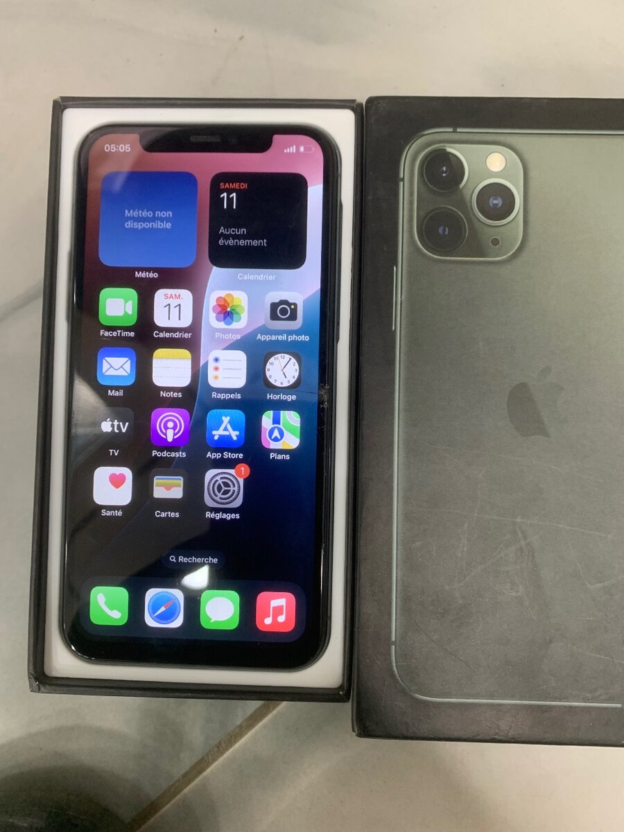 iphone 11 pro 64g écran peu fissuré sans id prix: 90.000f