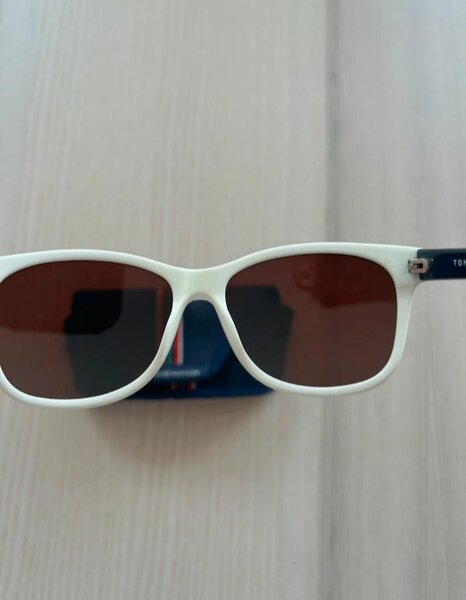 Lunettes de Soleil Tommy