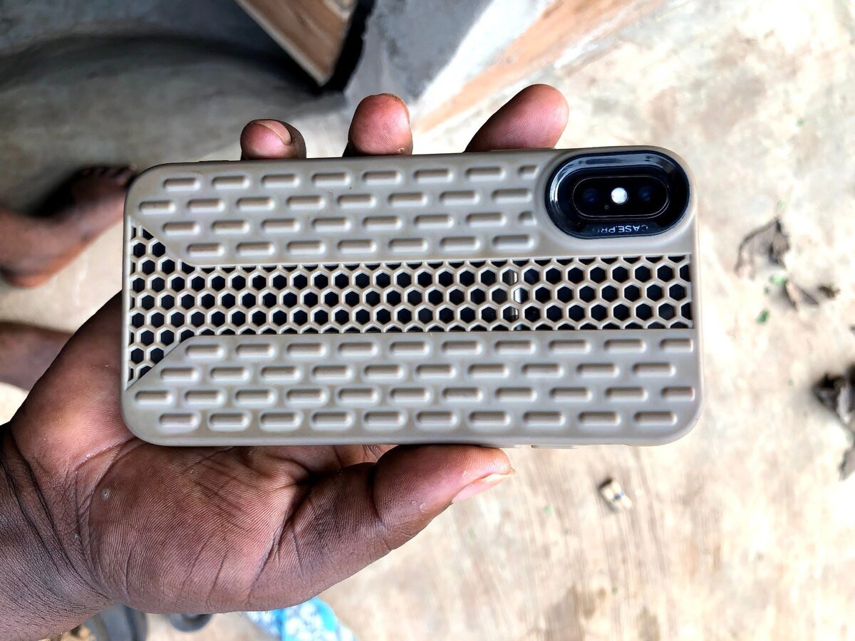 Apple iPhone X avec étui de protection