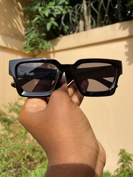 Lunettes de soleil élégantes carrées