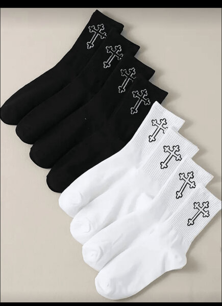 Chaussettes noires et blanches croix