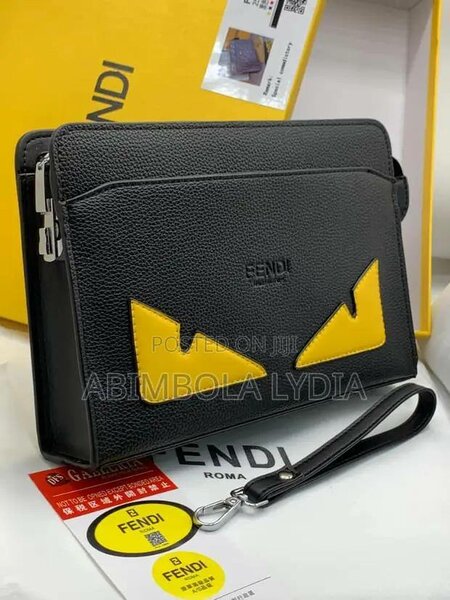 Pochette en cuir Fendi