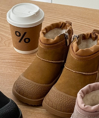 Красивые, практичные угги. Хорошо сидят на ноге, смотрятся аккуратно. 🏷️размеры 27-31