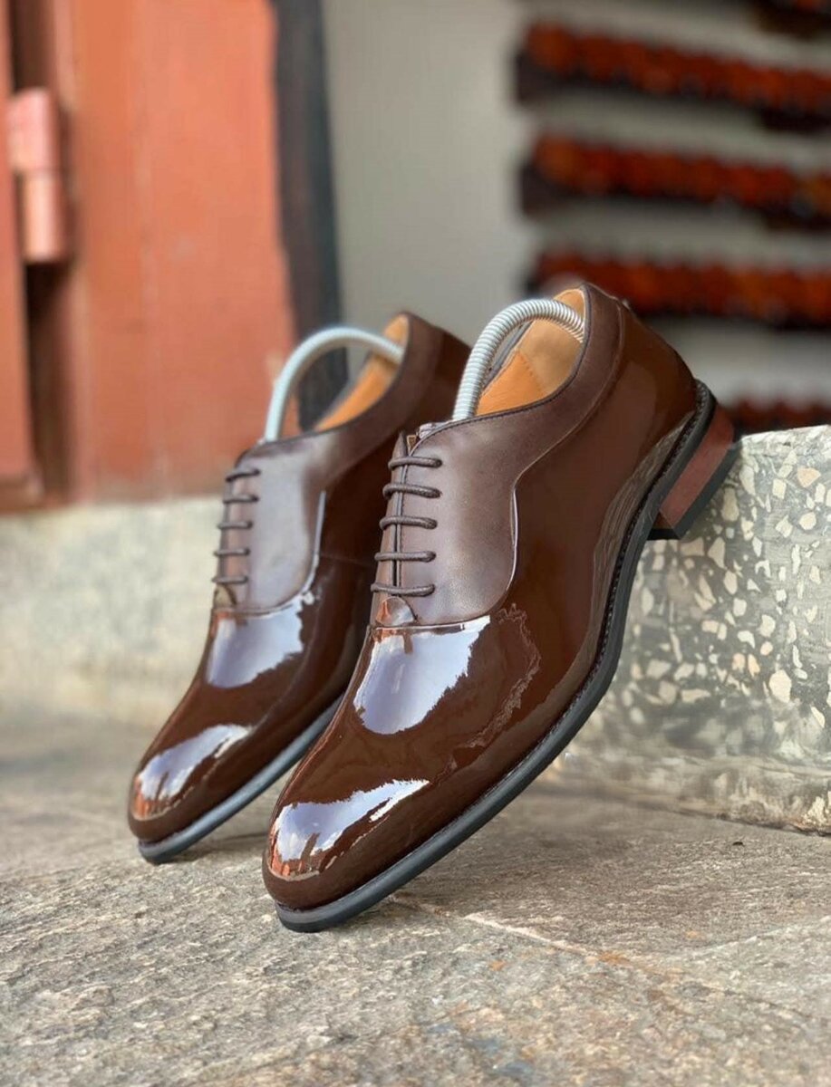 Chaussures en cuir verni classique en marron