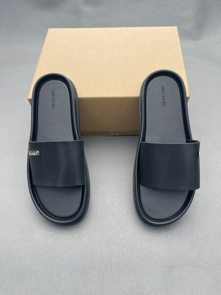 Claquettes noires Zara Origins