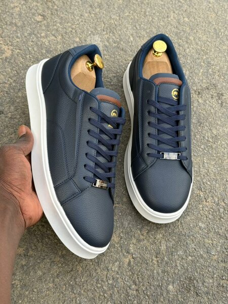 Chaussures sneakers en cuir élégantes