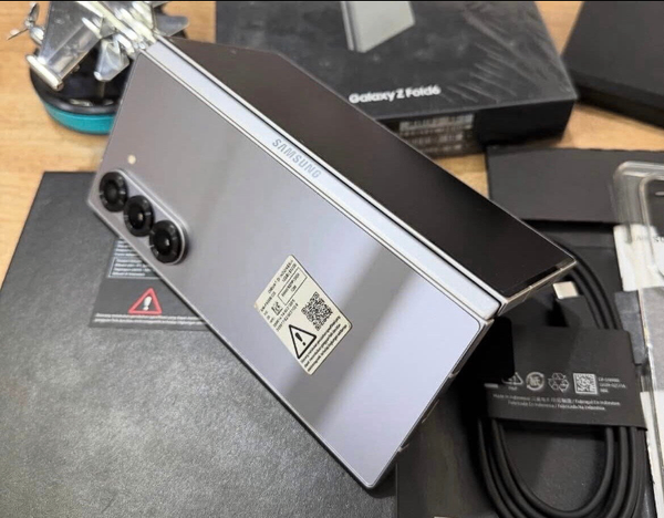 Samsung Galaxy Z Fold4 Silver