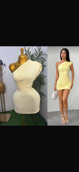 Robe jaune courte asymétrique élégante pour femmes
