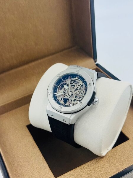 Montre squelette luxe homme