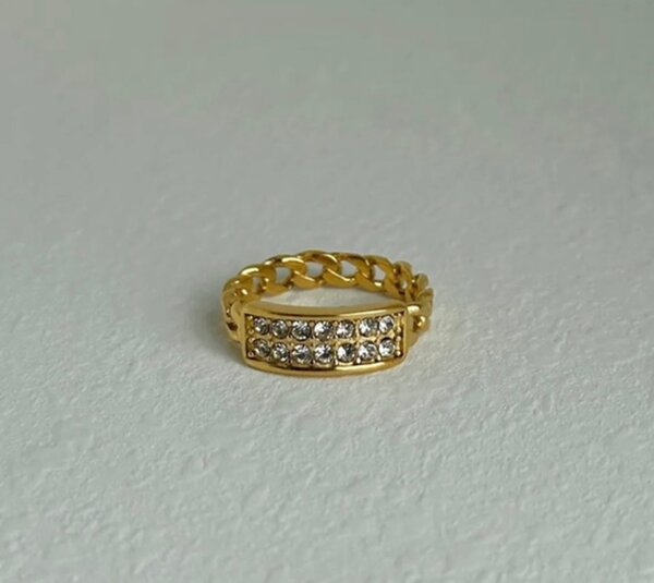 Bague en or avec cristaux