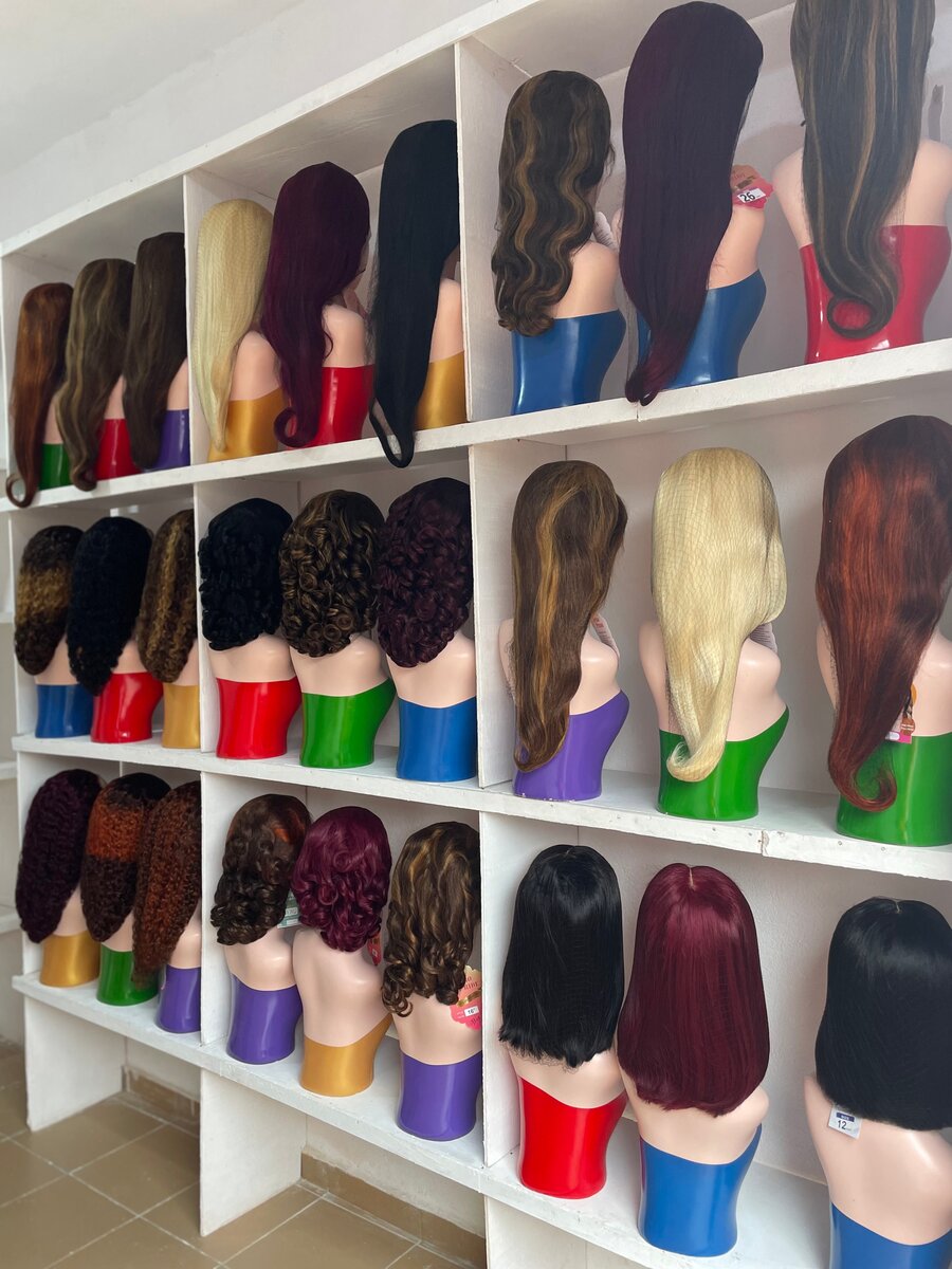 Perruque Ondulée en Dentelle