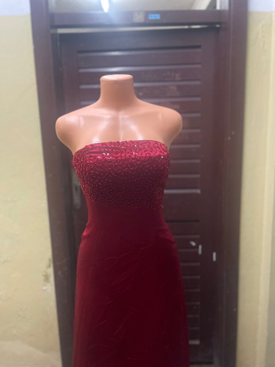 Dinner wear, very elegant for all your night occasions.