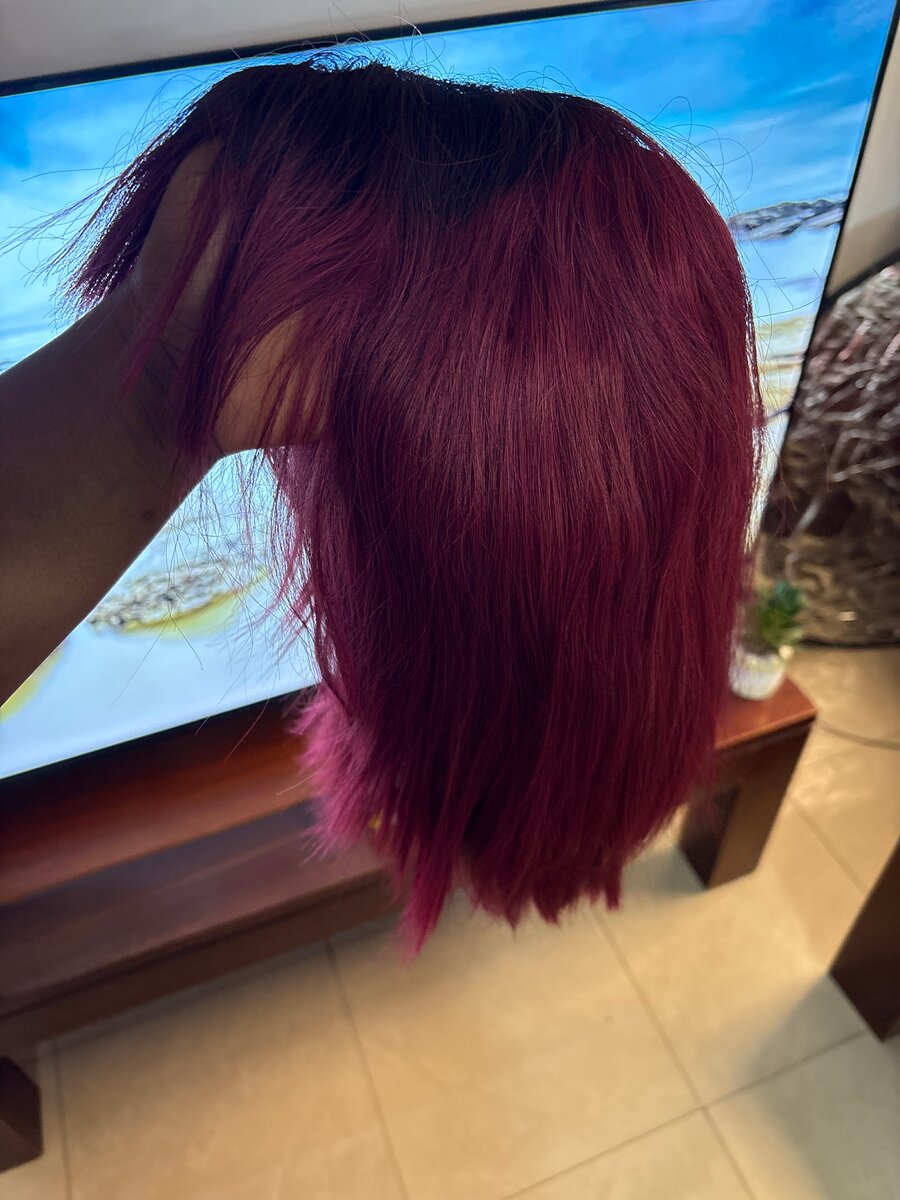 Perruque courte bordeaux