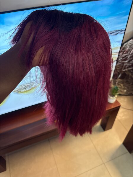 Perruque courte bordeaux