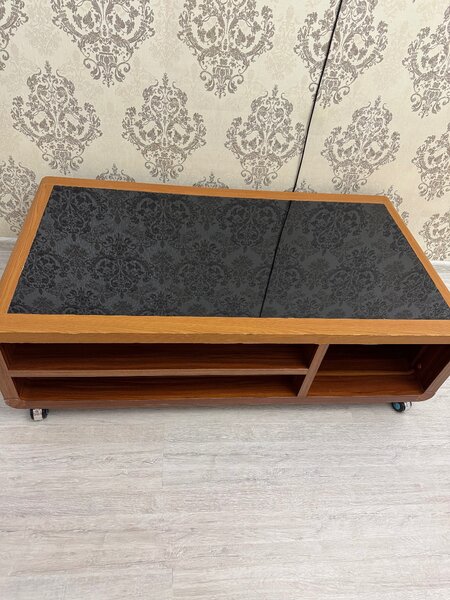 Журнальный стол на колесиках