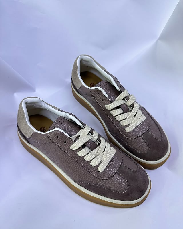 Кроссовки коричневые