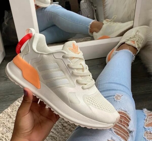 Baskets blanches tendance casual