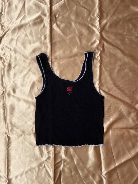 Black rose crop top