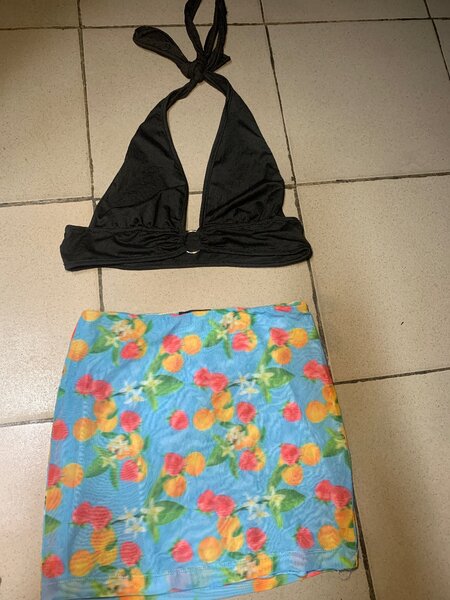 Jupe de plage tropicale et top