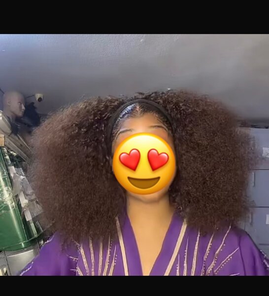 Perruque bouclée volumineuse