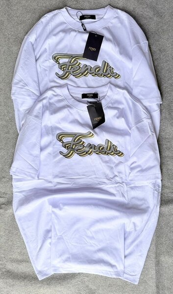 T-shirt décontracté logo stylisé