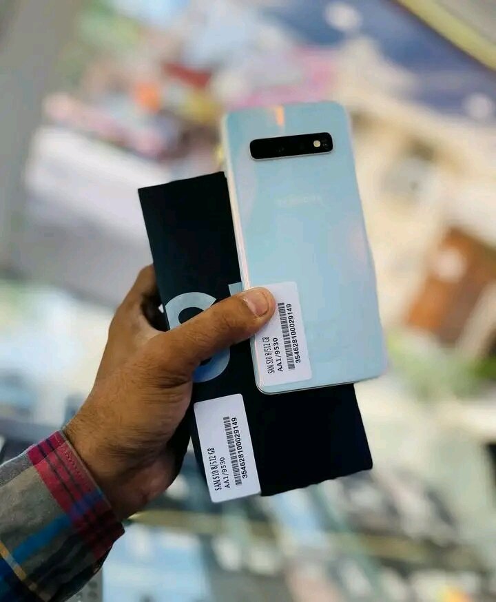Samsung S10 5G smartphone