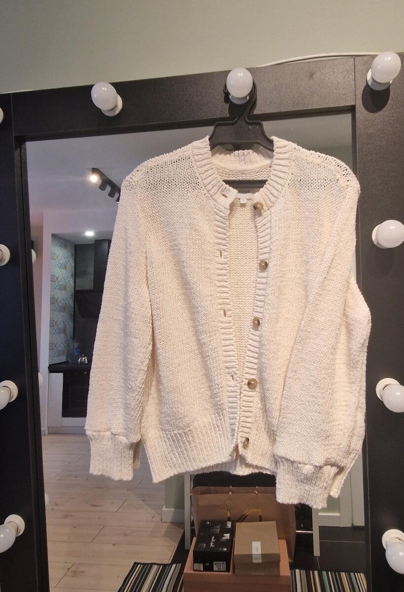 Кардиган Mustang. 4000 сом, купила и не надела ни разу.